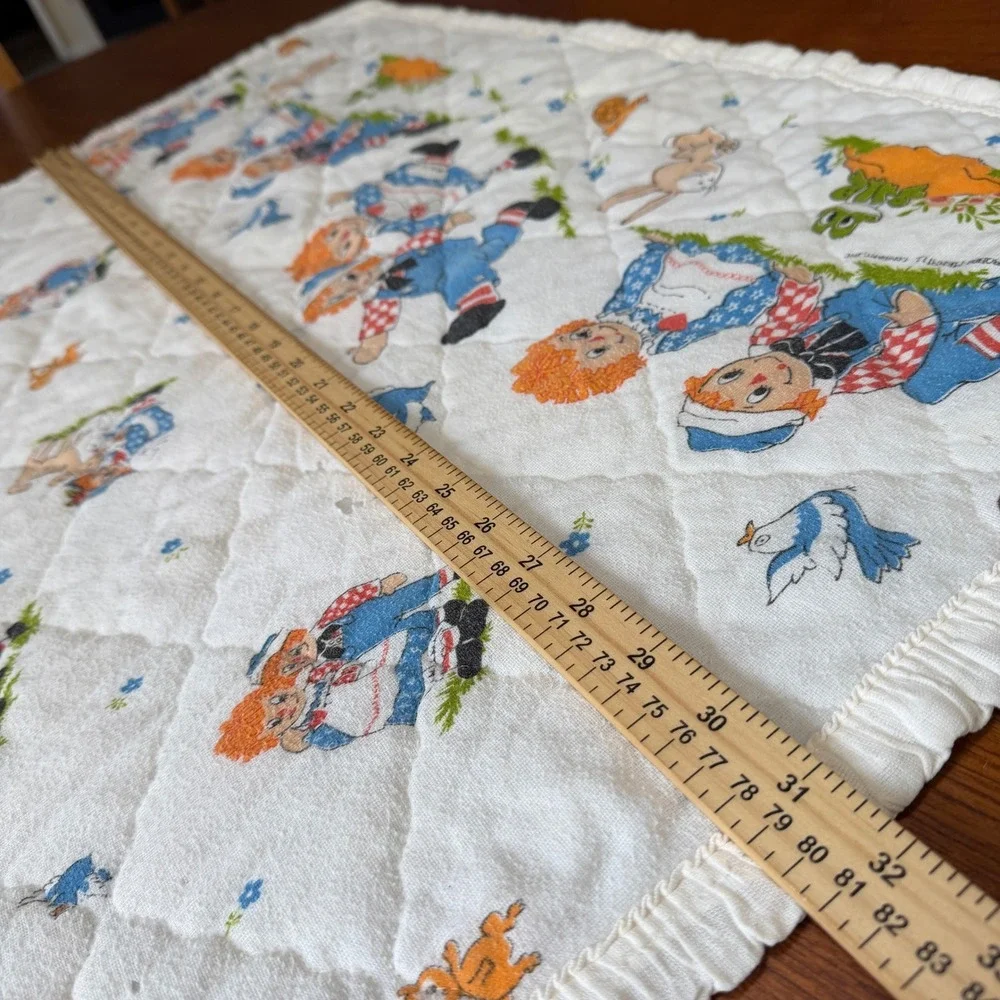 Vintage 1976 Raggedy Ann & Andy Quilted Baby Blanket Ruffle Trim 32 x 45 Nursery